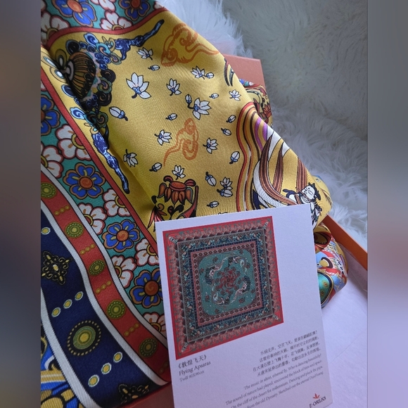 E-Oriloks Vintage scarf in pure silk/ Oriental motif. - Picture 5 of 6